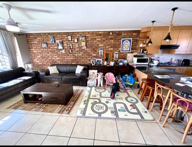 3 BEDROOM TOWNHOUSE FOR SALE IN NOORDHEUWEL